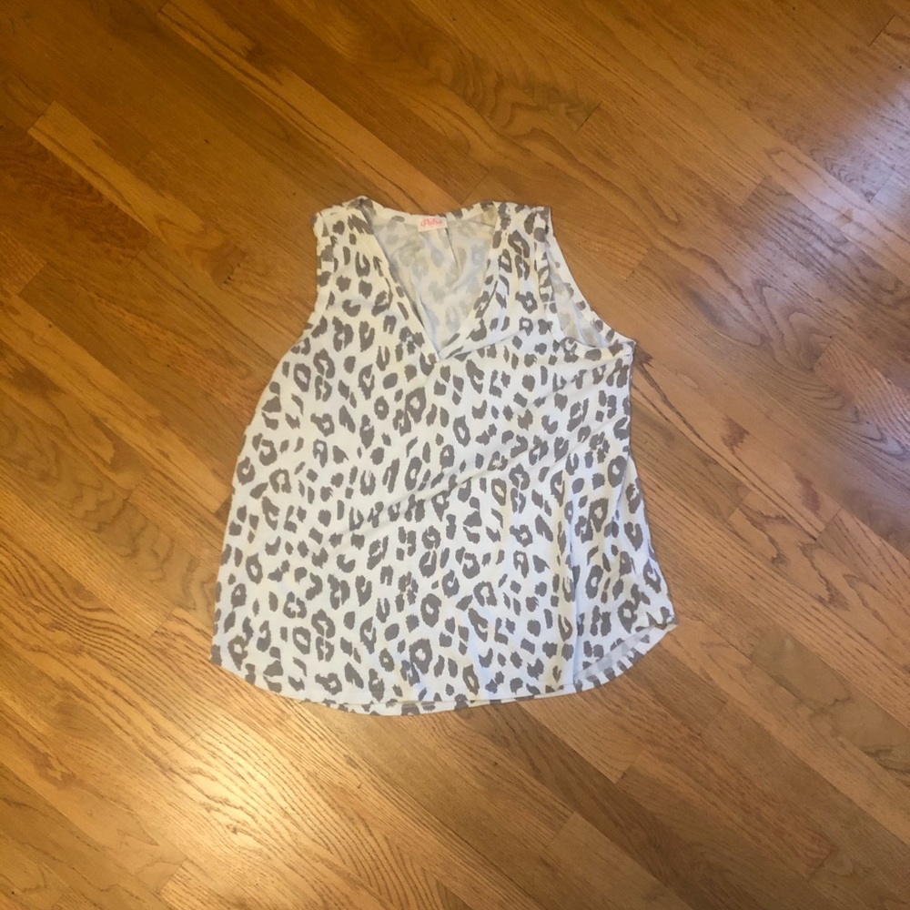 Sleeveless leopard top
